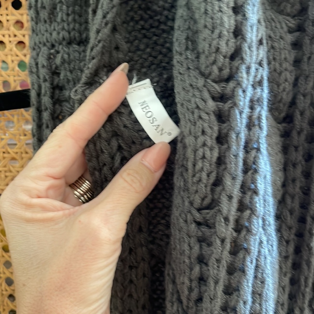Cable-knit Infinity Scarf - Picture 2 of 2